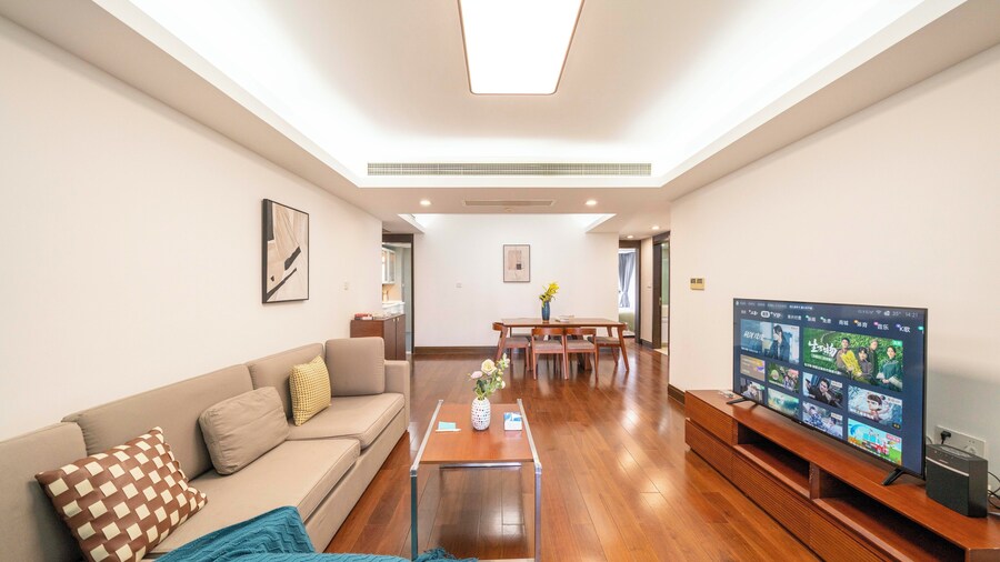 Tyms Premium 3BR 2BA Apt Walk to Metro