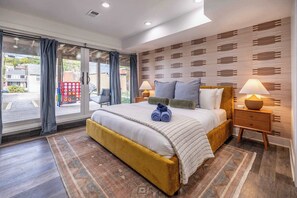 4 bedrooms, desk, iron/ironing board, travel cot