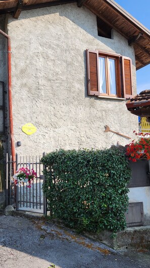 Exterior - Laura's House, a detached house 5 km from Varenna (Lierna)
