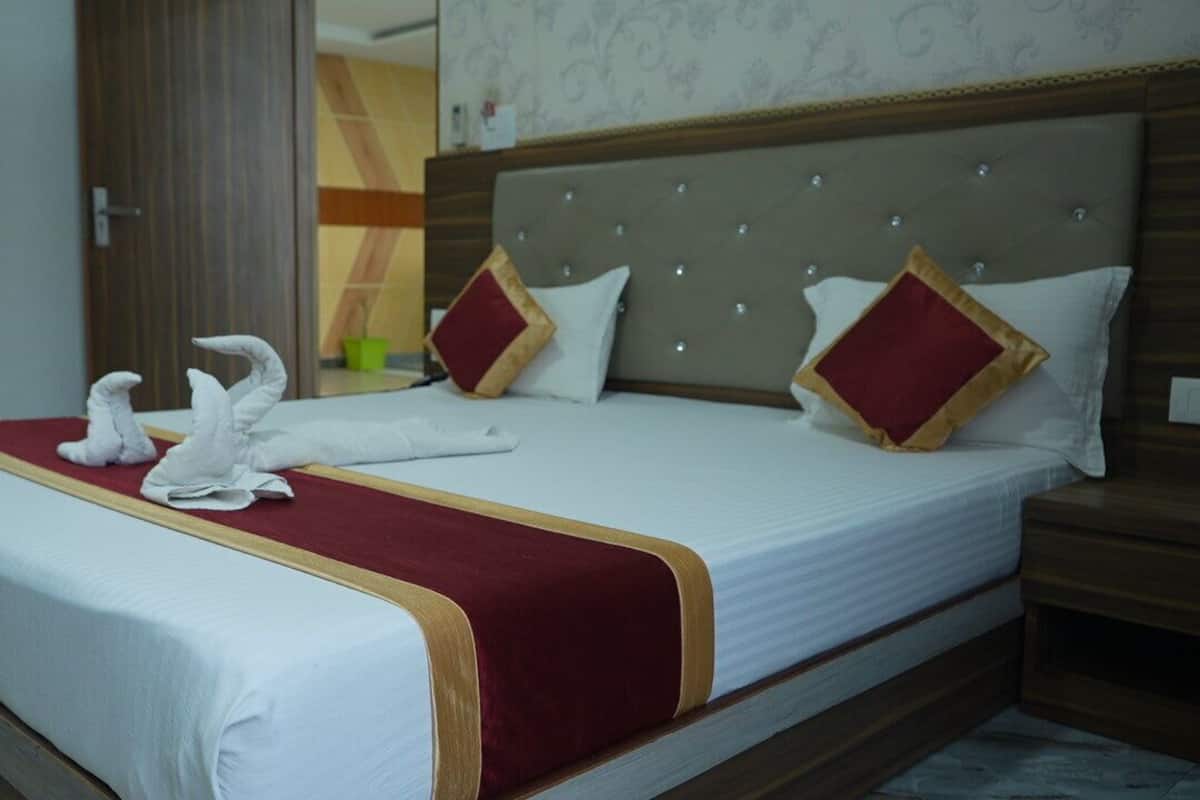Soundproofing, free WiFi, bed sheets