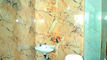 Family Room | Bathroom | Shower, free toiletries, towels, soap