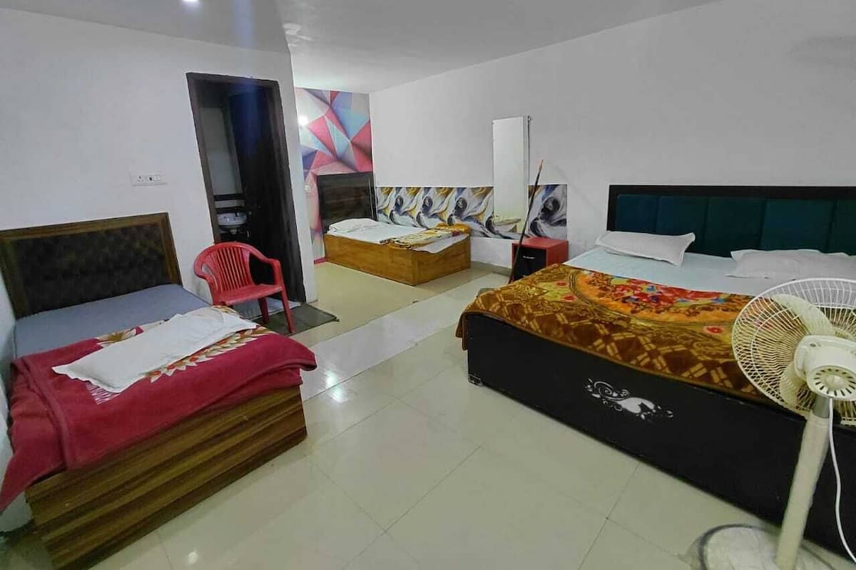 Quadruple Room | Rollaway beds, free WiFi, bed sheets