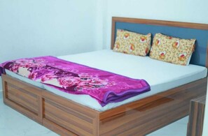 Double Room | Rollaway beds, free WiFi, bed sheets