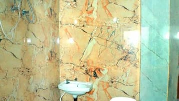 Family Room | Bathroom | Shower, free toiletries, towels, soap