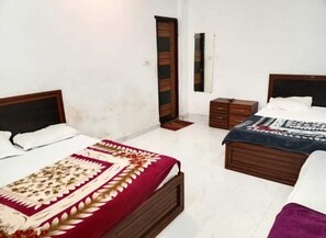 Kamar Keluarga | Tempat tidur lipat/tambahan, Wi-Fi gratis, dan seprai linen