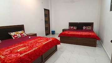 Vierbettzimmer | Zustellbetten, kostenloses WLAN, Bettwäsche