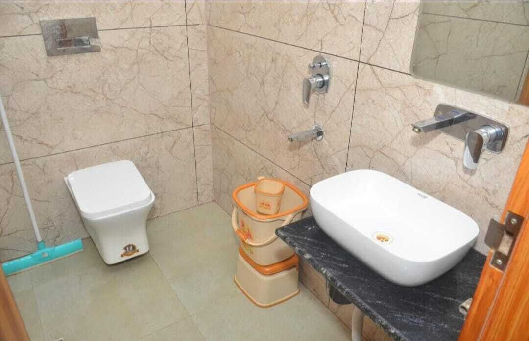 Kamar Triple | Kamar mandi | Shower, perlengkapan mandi gratis, handuk, dan sabun