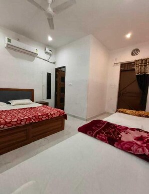 Family Room - Nisha Guest Inn (Vrindavan)