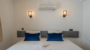 Classic Apartment, Balcony | Laptop workspace