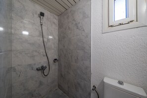 Lägenhet Classic - balkong | Badrum | Gratis toalettartiklar, hårtork, handdukar och toalettpapper