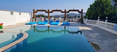 Lidya Suits & Apart Hotel