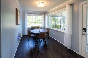 Dining - Farmhouse Retreat w/ Fire Pit, Fireplace & Hot tub (Charlotte)