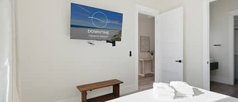 7 bedrooms, desk, iron/ironing board, WiFi (free)