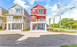 Exterior - Coastal Beach House, Blocks from Ocean! (Myrtle Beach)