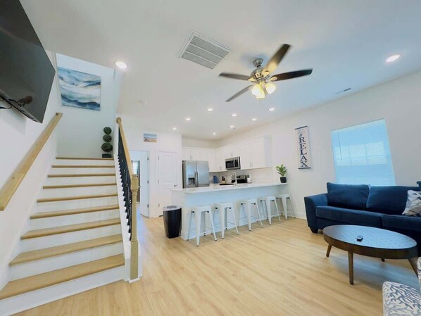 TV - Coastal Beach House, Blocks from Ocean! (Myrtle Beach)