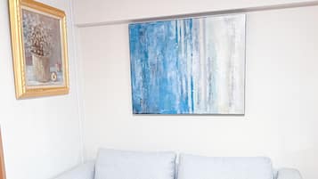 Perhehuoneisto, 2 makuuhuonetta, parveke | Oleskelualue | 43–tuumainen LCD-televisio, jossa kaapelikanavat