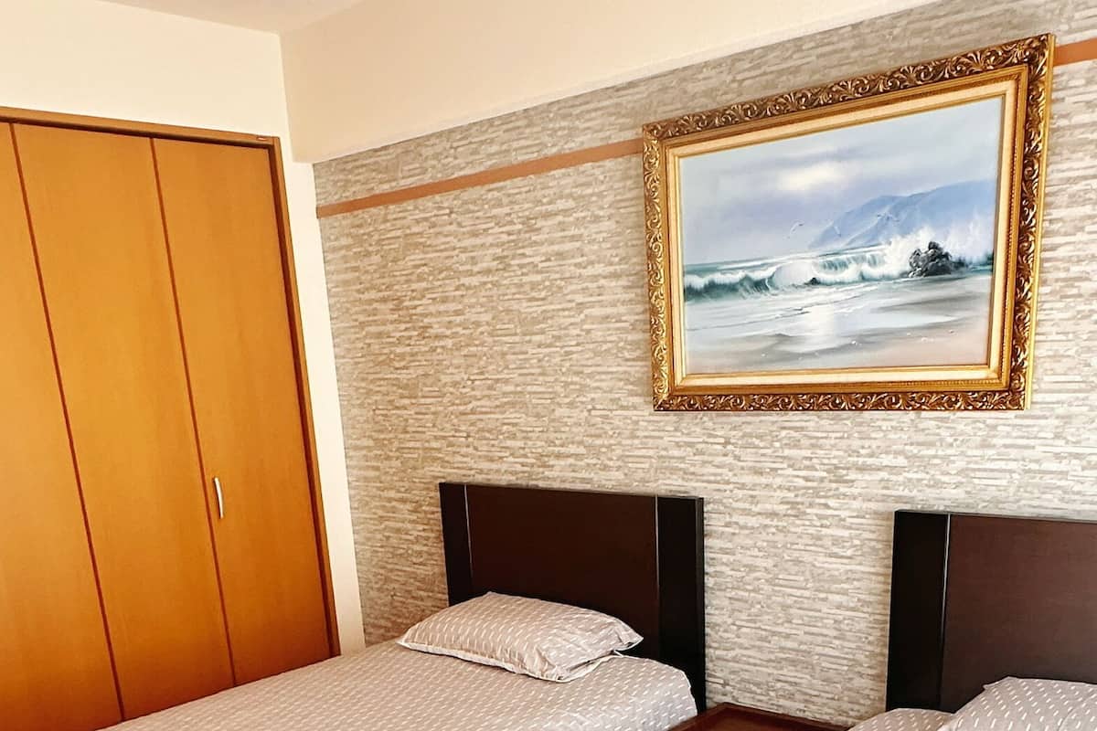 Appartement familial, 2 chambres, balcon | Coffre-fort, rideaux d’obscurcissement, fer et planche à repasser