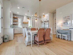 Dining - A Dreamy Coastal Cottage! Wellington by the Lake (Canadian)