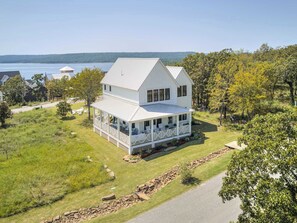 Exterior - A Dreamy Coastal Cottage! Wellington by the Lake (Canadian)