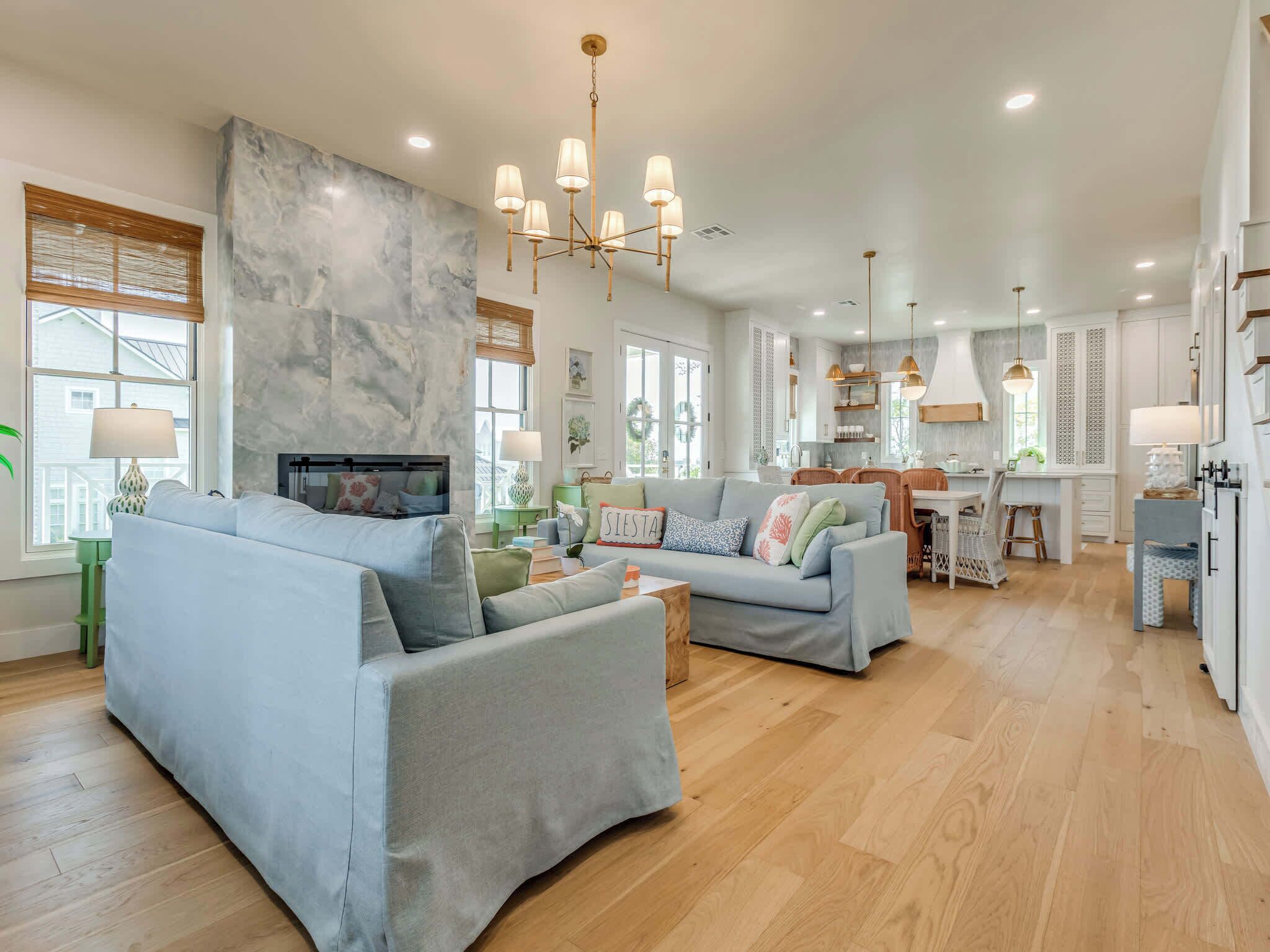 Televisión, chimenea, videojuegos y reproductor de DVD 