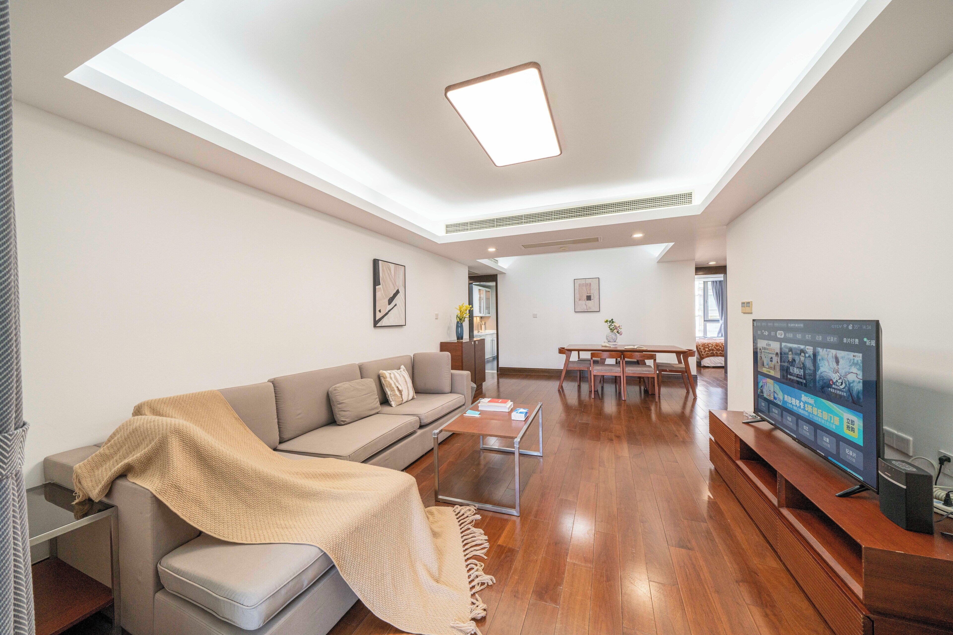 Superior-Apartment, 3 Schlafzimmer, Balkon, Stadtblick | Wohnzimmer