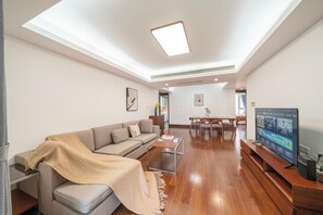 Superior Apartment, 3 Bedrooms, Balcony, City View | Living room