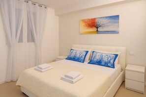 1 bedroom, iron/ironing board, travel cot, free WiFi