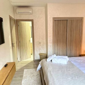2 habitaciones, tabla de planchar con plancha, wifi y ropa de cama 