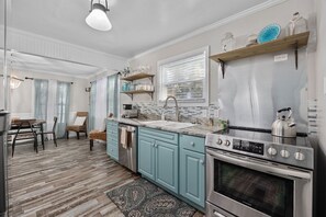 Fridge, microwave, oven, stovetop - Pura Vida 4 Blocks 2 Sea Fire Pit Golf Cart Option (Murrells Inlet)