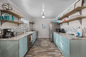 Fridge, microwave, oven, stovetop - Pura Vida 4 Blocks 2 Sea Fire Pit Golf Cart Option (Murrells Inlet)