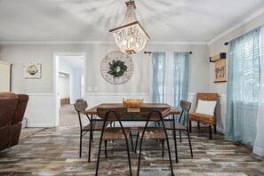 Dining - Pura Vida 4 Blocks 2 Sea Fire Pit Golf Cart Option (Murrells Inlet)