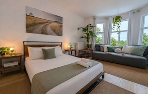 2 bedrooms, iron/ironing board, travel cot, WiFi
