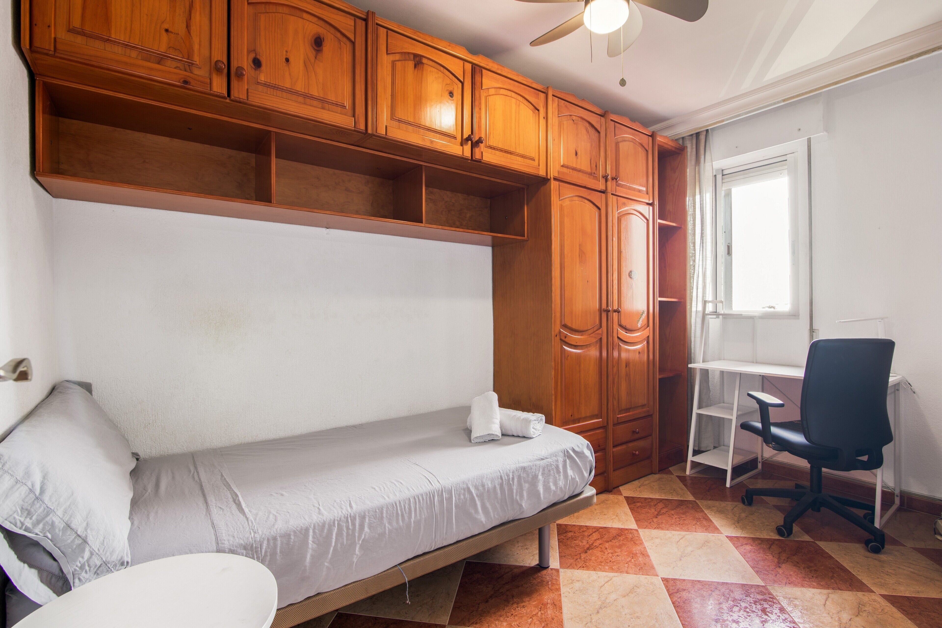 3 bedrooms, bed sheets