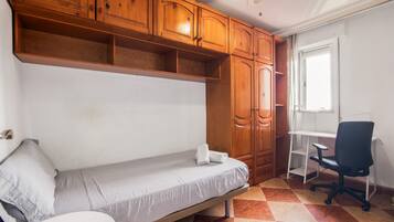 3 bedrooms, bed sheets