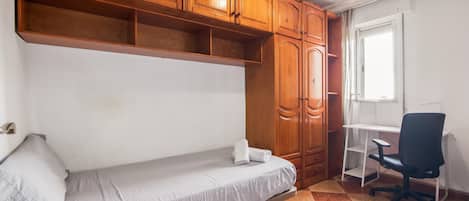 3 bedrooms, bed sheets