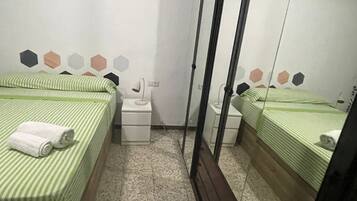 3 dormitoris, planxa i posts de planxar, wifi i roba de llit