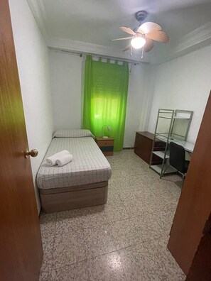 3 dormitorios, tabla de planchar con plancha, wifi y ropa de cama