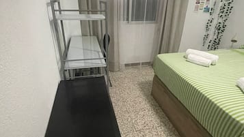 3 slaapkamers, een strijkplank/strijkijzer, wifi, beddengoed