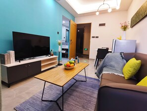 Suíte standard, sacada, vista para a cidade | Área de estar | Impressoras