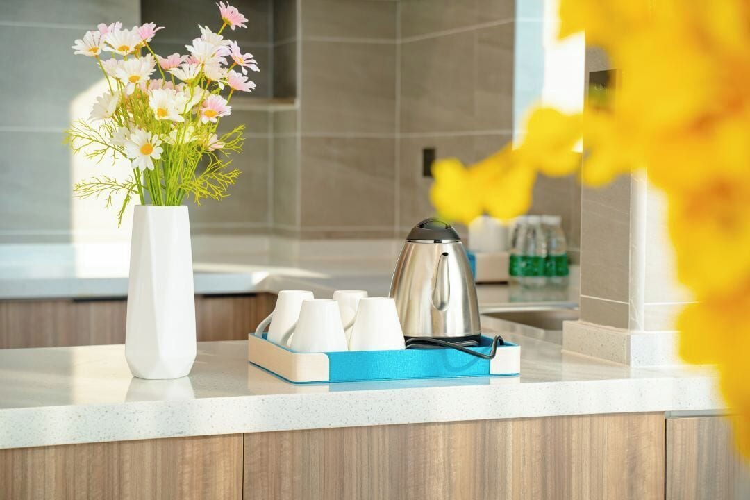 Family Suite, Balcony, City View | Private kitchen | Microwave