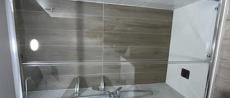 Shower, towels