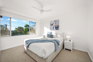 4 bedrooms, iron/ironing board, Internet, bed sheets