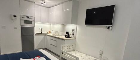 1 slaapkamer, een strijkplank/strijkijzer, wifi, beddengoed