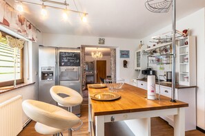 Dining - Holiday Apartment 'Amberger' with Shared Terrace, Shared Garden and Wi-Fi (Lauterbach (Hessen))