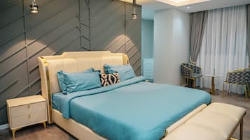 Deluxe Apartment, City View | Private kitchen