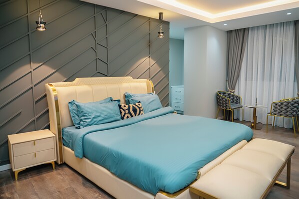 Deluxe Apartment, City View | Private kitchen