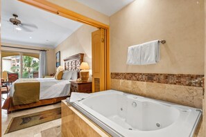 2 bedrooms, in-room safe, desk, travel cot