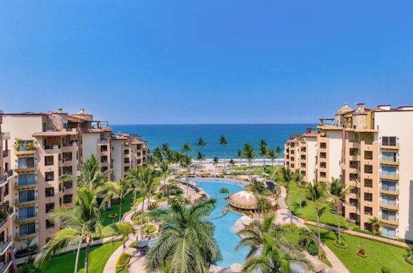 Exterior - Amazing 5th Floor Oceanfront Condo - Villa La Estancia (Nuevo Vallarta)