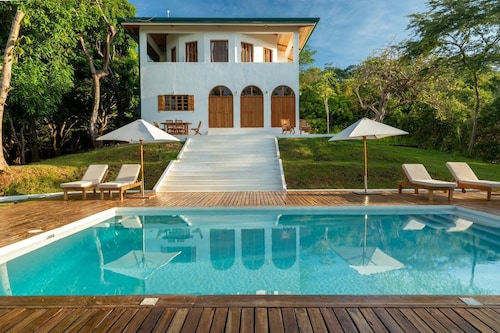 Spacious 5-bedroom house in tranquil Nosara with AC