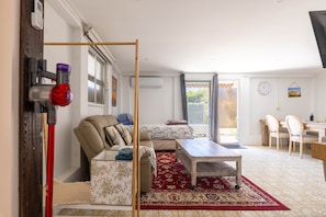 Living area - Romantic Escape - close to airport (Boondall)